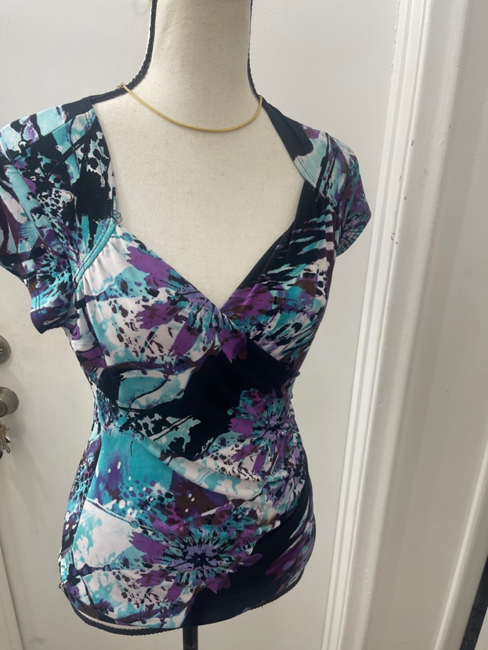 Floral TempiedV-Neck Short Sleeve Dress in Teal & Purple